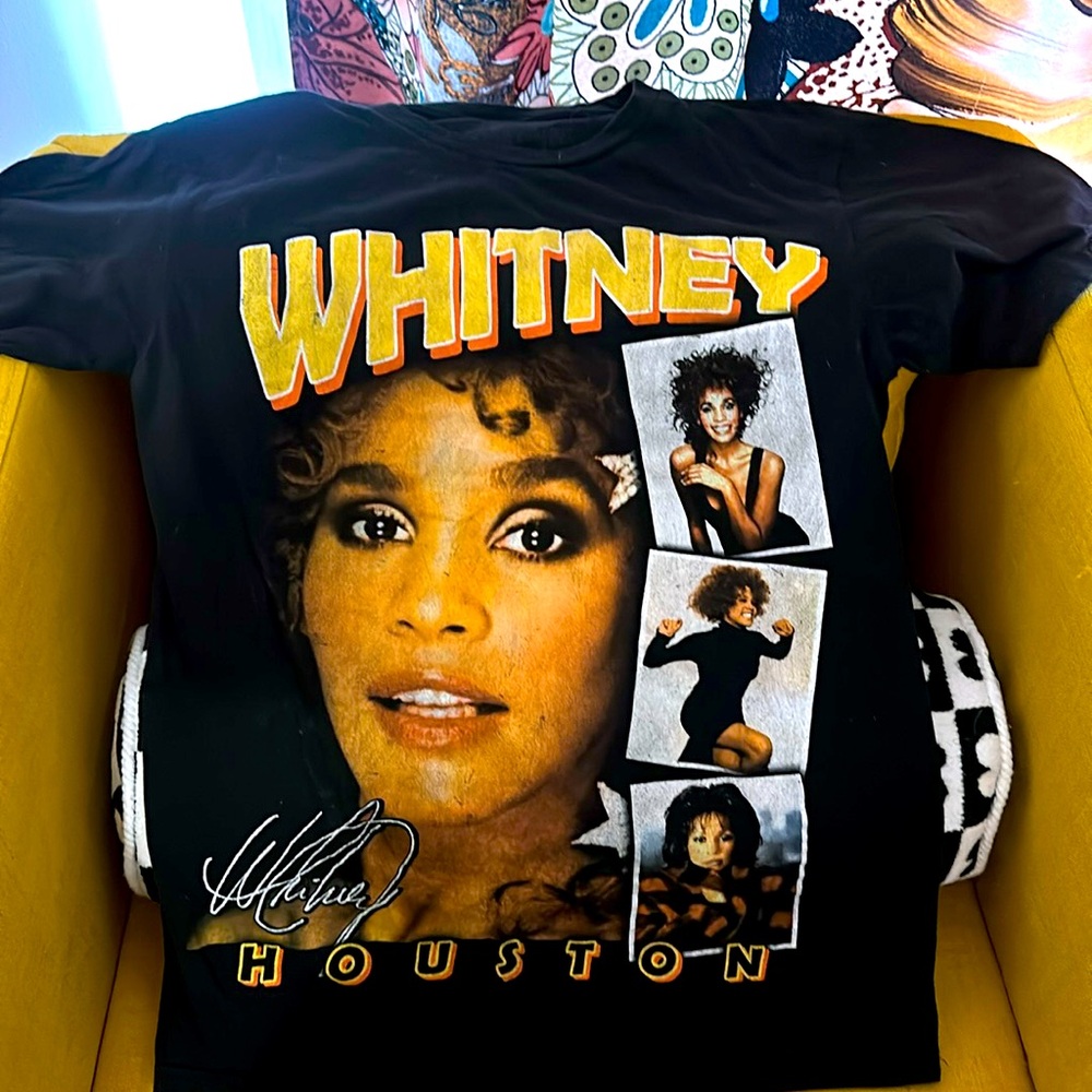 Whitney Houston T-Shirt 🖤🎶